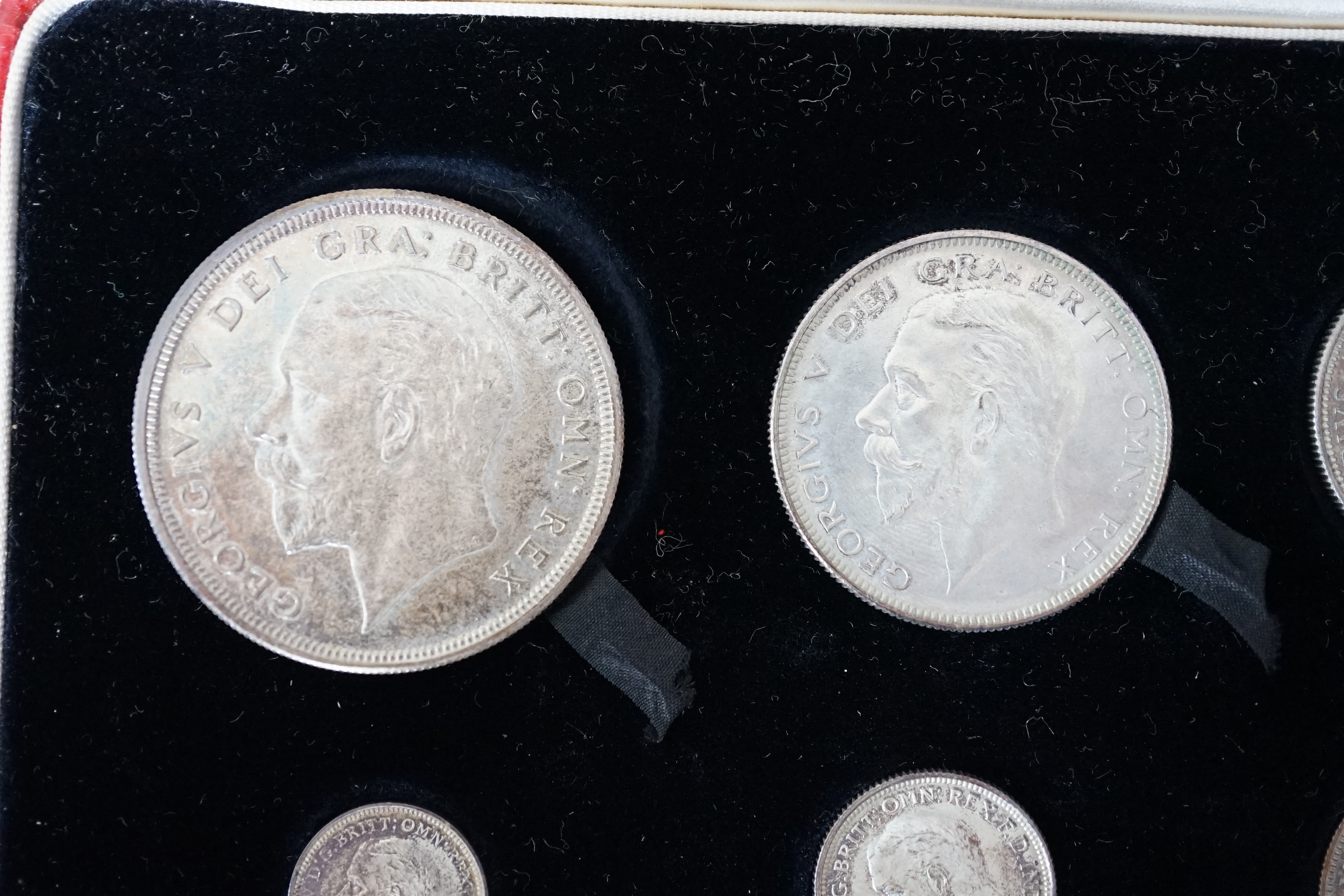British silver coins, George V ‘New Type’ six coin set, 1927, wreath crown to threepence, UNC, toned, in case of issue